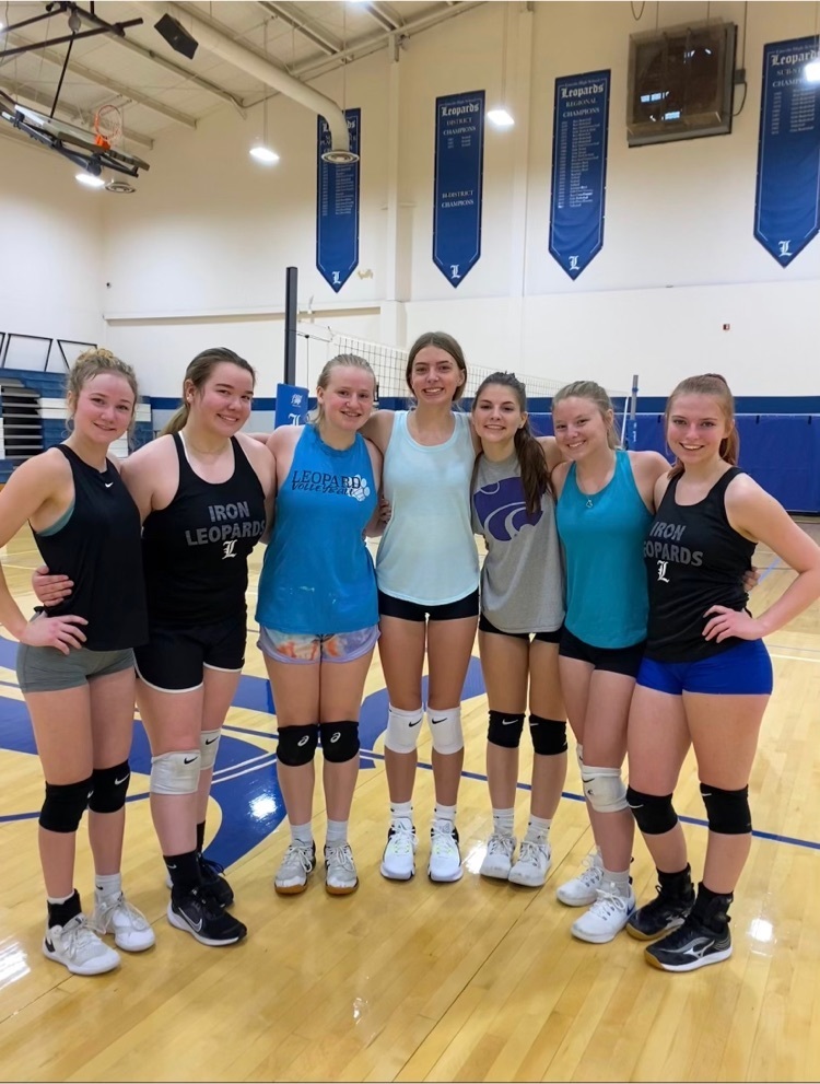 23/24 Senior volleyball players 